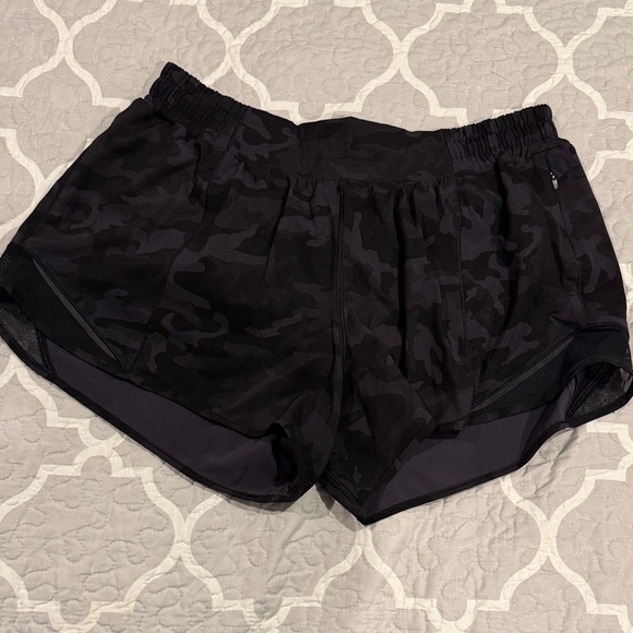 lululemon athletica Pants - Lululemon Athletica Camouflage Hotty Hot Shorts